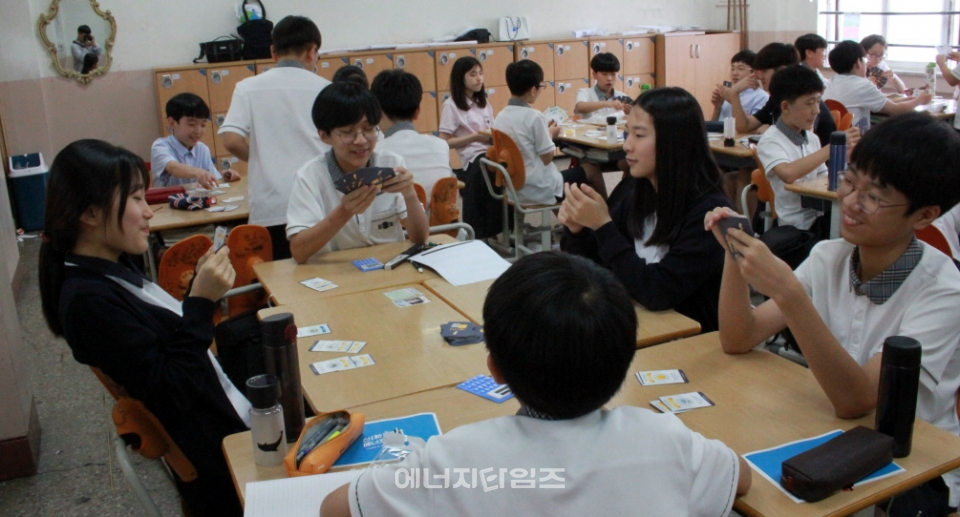 지난 16일 불암중학교(서울 은평구 소재)에서 에너지공단이 자유학기제 진로체험프로그램인 신(新)바람 에너지스쿨을 운영했다.