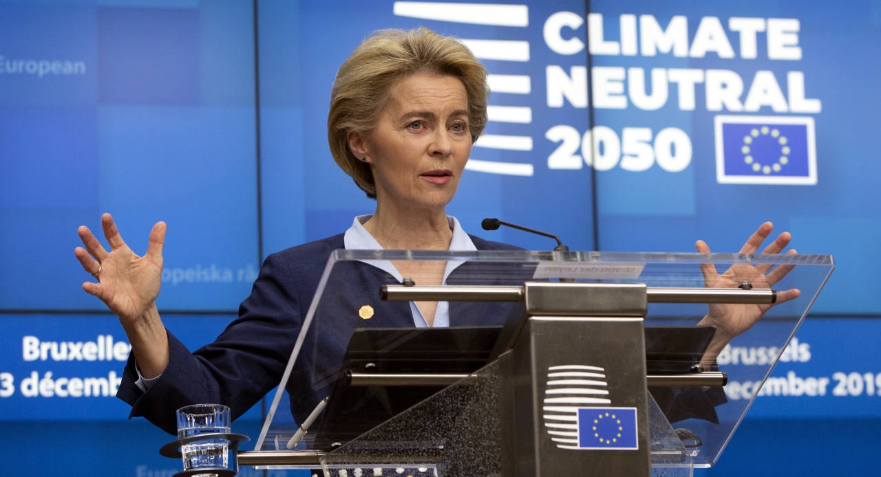 지난 13일 벨기에 현지에서 열린 유럽연합 정상회의에서 우르줄라 폰데어라이엔(Ursula von der Leyen) 유럽연합 집행위원장이 연설을 하고 있다. (사진=뉴시스)