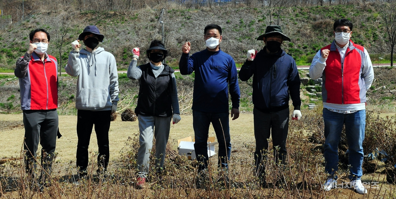 지난 6일 원주혁신도시 수변공원(강원 원주시 소재)에서 광물자원공사가 예비 사회적기업과 함께 나무를 심는 행사를 개최했다.