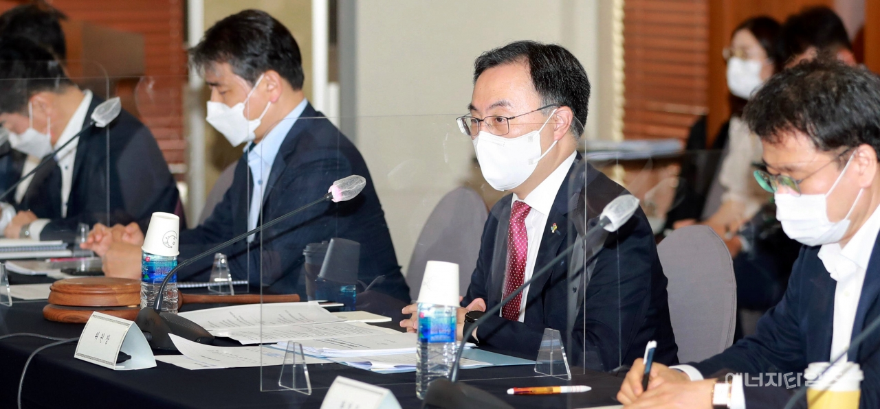 30일 프레스센터(서울 중구 소재)에서 열린 제23차 에너지위원회 회의에 참석한 문승욱 산업부 장관이 모두발언을 하고 있다.