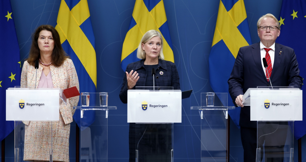 지난 27일 스웨덴 스톡홀름에서 노르트스트림 가스 누출 사고와 관련한 기자회견이 열렸다. 왼쪽부터 안 린데 스웨덴 외무장관, 마그달레나 안데르손 스웨덴 총리, 페테르 훌트크비스트 스웨덴 국방장관.