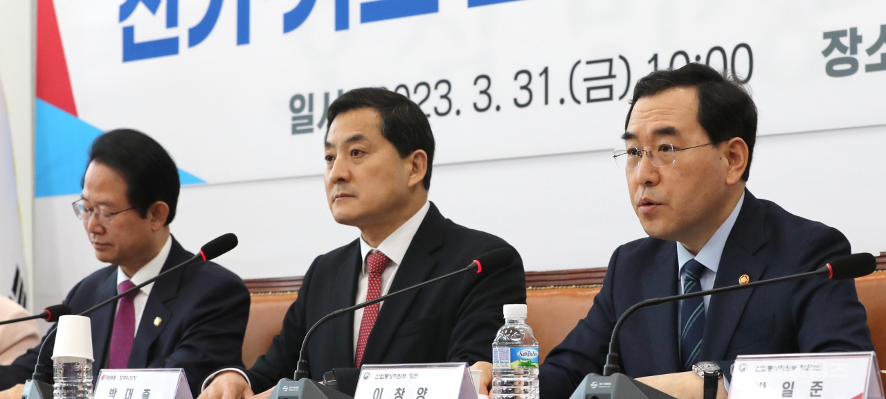 31일 국회(서울 영등포구 소재)에서 전기·가스요금 관련 당정협의회가 열렸다. 이 자리에 참석한 이창양 산업부 장관이 발언하고 있다.