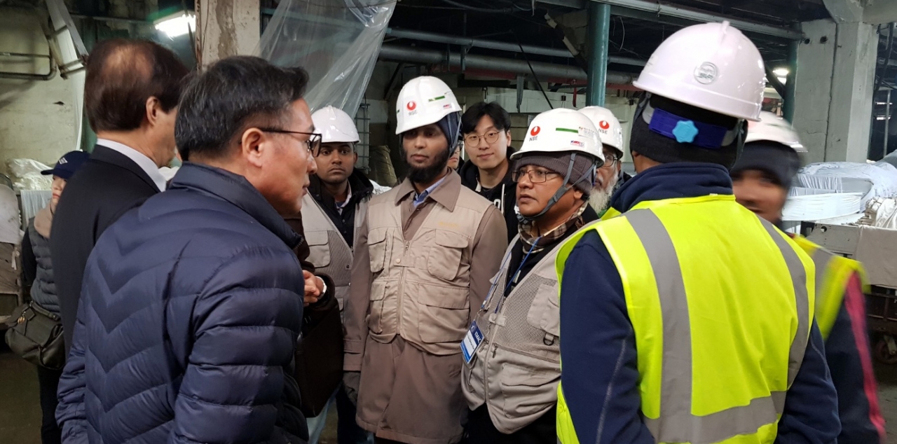 에너지공단이 아시아개발은행과 공동으로 지난 19일부터 27일까지 방글라데시 정부관계자 등 6명을 초청한 가운데 한국형 에너지진단기술을 전수할 수 있는 초청연수를 진행했다.