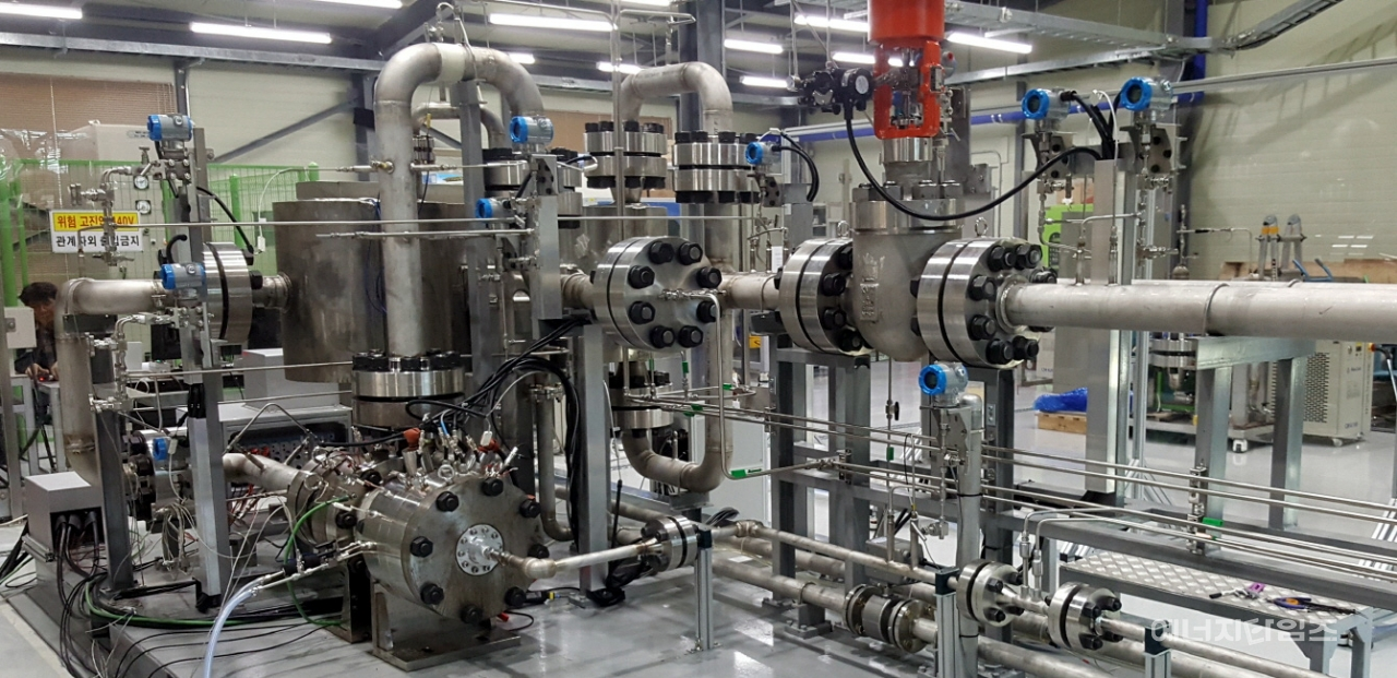 원자력연구원에서 개발한 초임계이산화탄소발전시스템 핵심장비인 터빈 압축기.