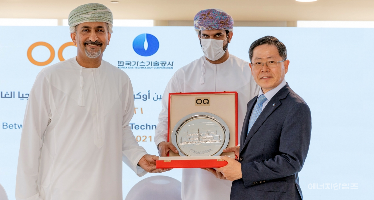 중동을 방문 중인 조용돈 가스기술공사 사장이 지난 18일 UAE 아부다비와 수소 기반 대중교통 인프라 구축을 위한 기술협약, 21일 오만 OQ와 수소사업 기술개발 업무협약을 각각 체결했다.