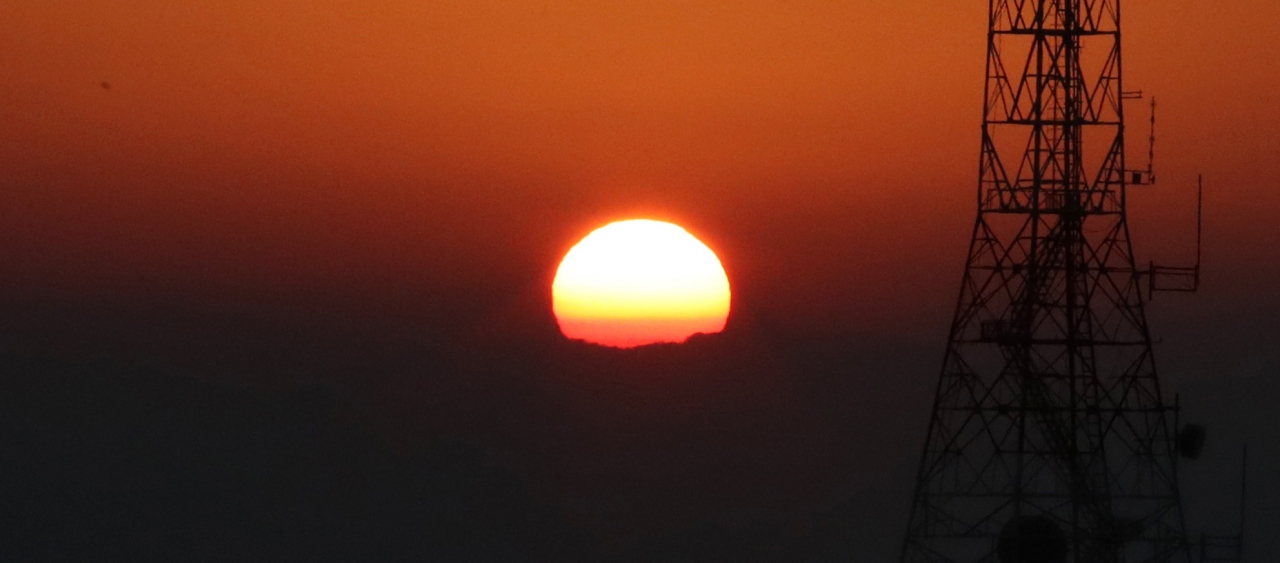 지난 1일 남산공원에서 2023년도 계묘(癸卯)년 새해 첫 붉은 해가 뜨고 있다. / 사진=뉴시스