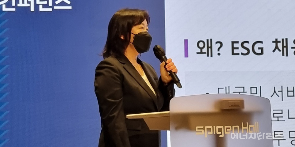 지난 17일 슈피겐홀(서울 강남구 소재)에서 열린 ‘제4회 바른 채용 콘퍼런스’에서 권수현 한전KDN 차장이 자사 ESG와 공감 채용 사례를 발표하고 있다.