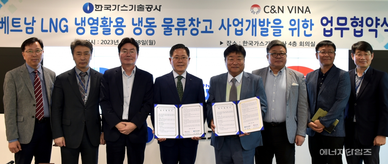 지난 8일 가스기술공사가 본사(대전 유성구 소재)에서 베트남 C&A VINA 그룹과 LNG 냉열 활용 냉동 물류창고 사업 개발 업무협약을 체결했다.