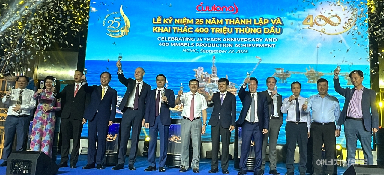 지난 22일 베트남 현지에서 베트남 15-1광구 운영사 쿨롱이 원유 누적 생산량 4억 배럴을 달성하고 이를 기념하는 기념행사를 개최했다.