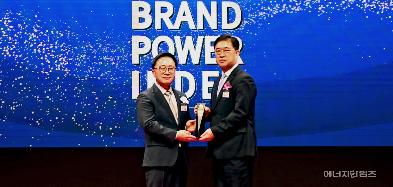 26일 신라호텔(서울 중구 소재)에서 열린 ‘2024년도 한국산업의 브랜드파워 인증식’에서 서울도시가스가 도시가스 부문 1위 수상의 영예를 안았다.